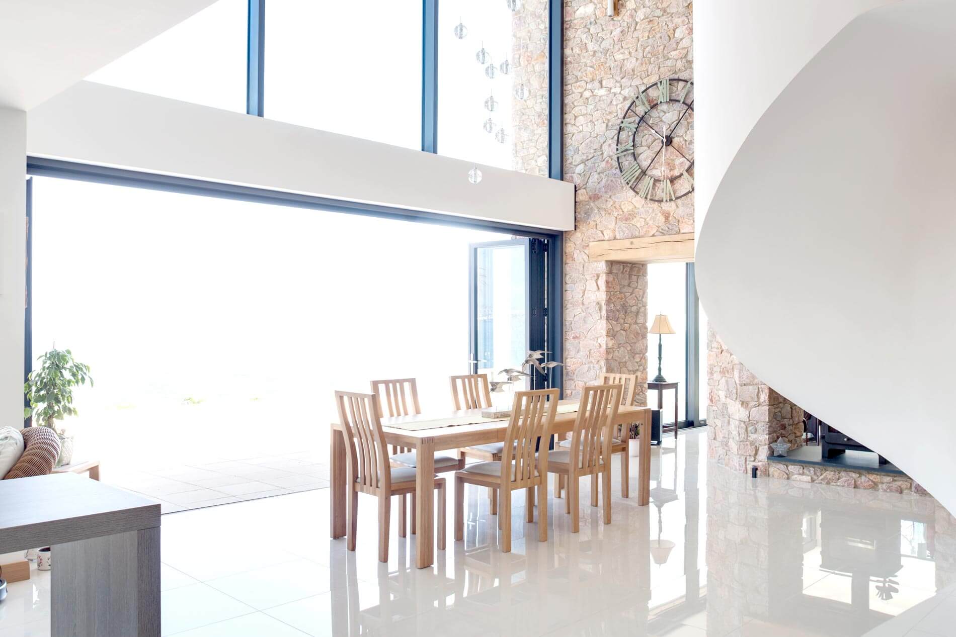 Sliding folding door in aluminium