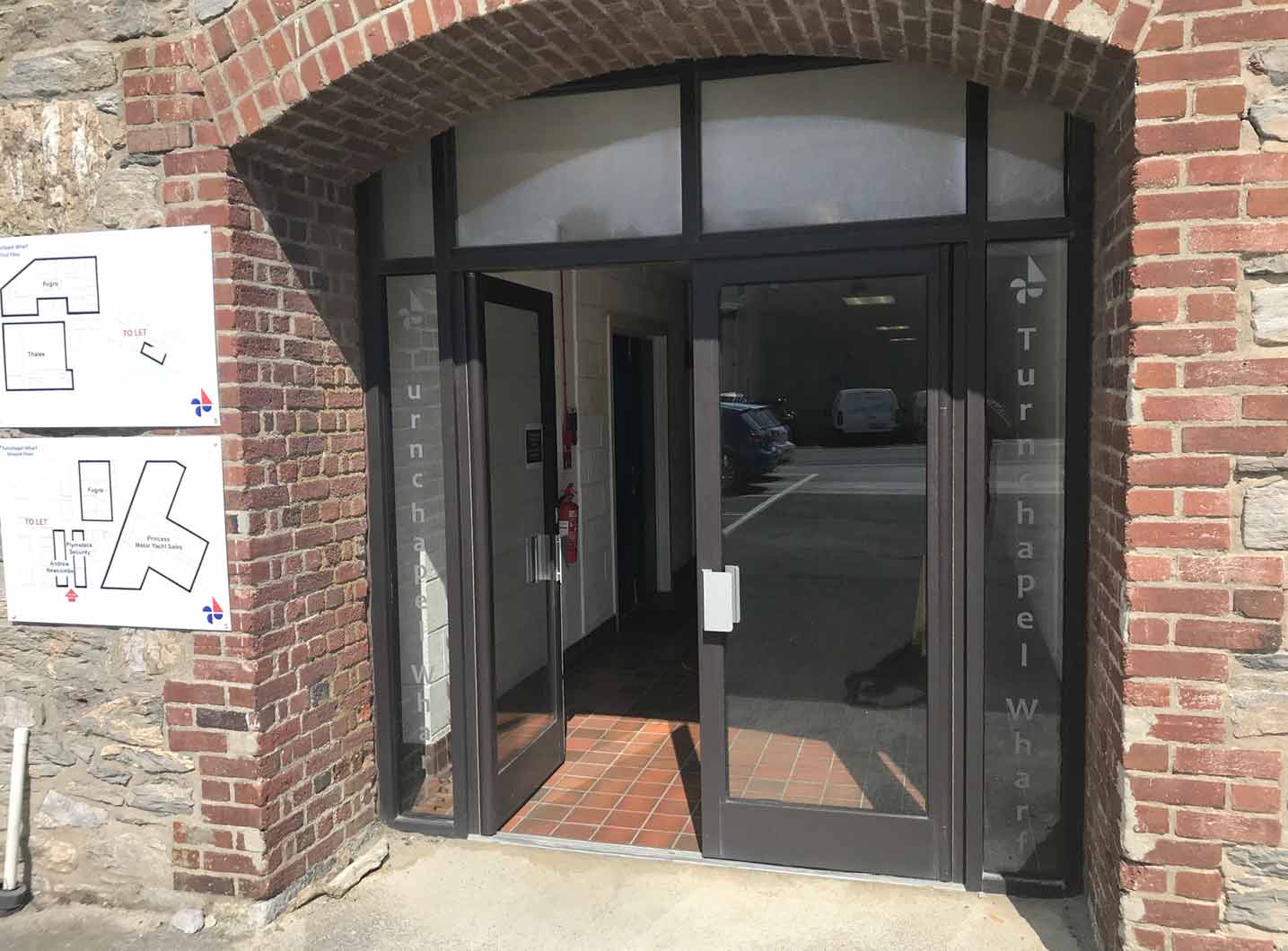 Aluminium entrance doors