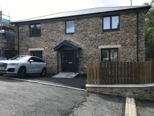 Black aluminium house install